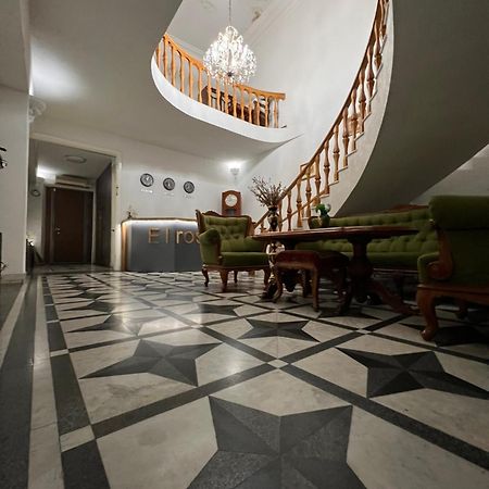 יירבאן Elross Hotel מראה חיצוני תמונה