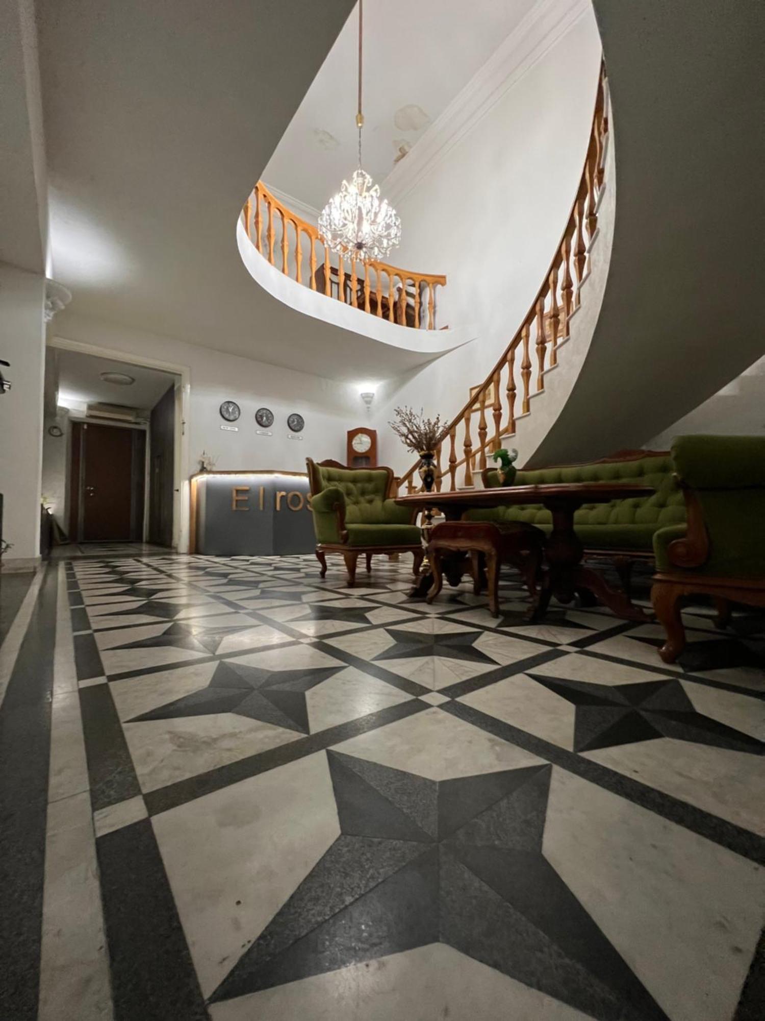 יירבאן Elross Hotel מראה חיצוני תמונה