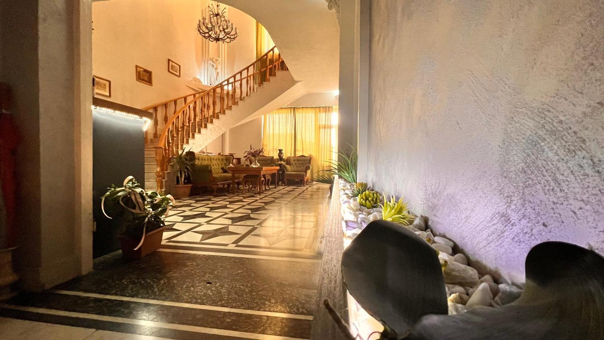 יירבאן Elross Hotel מראה חיצוני תמונה