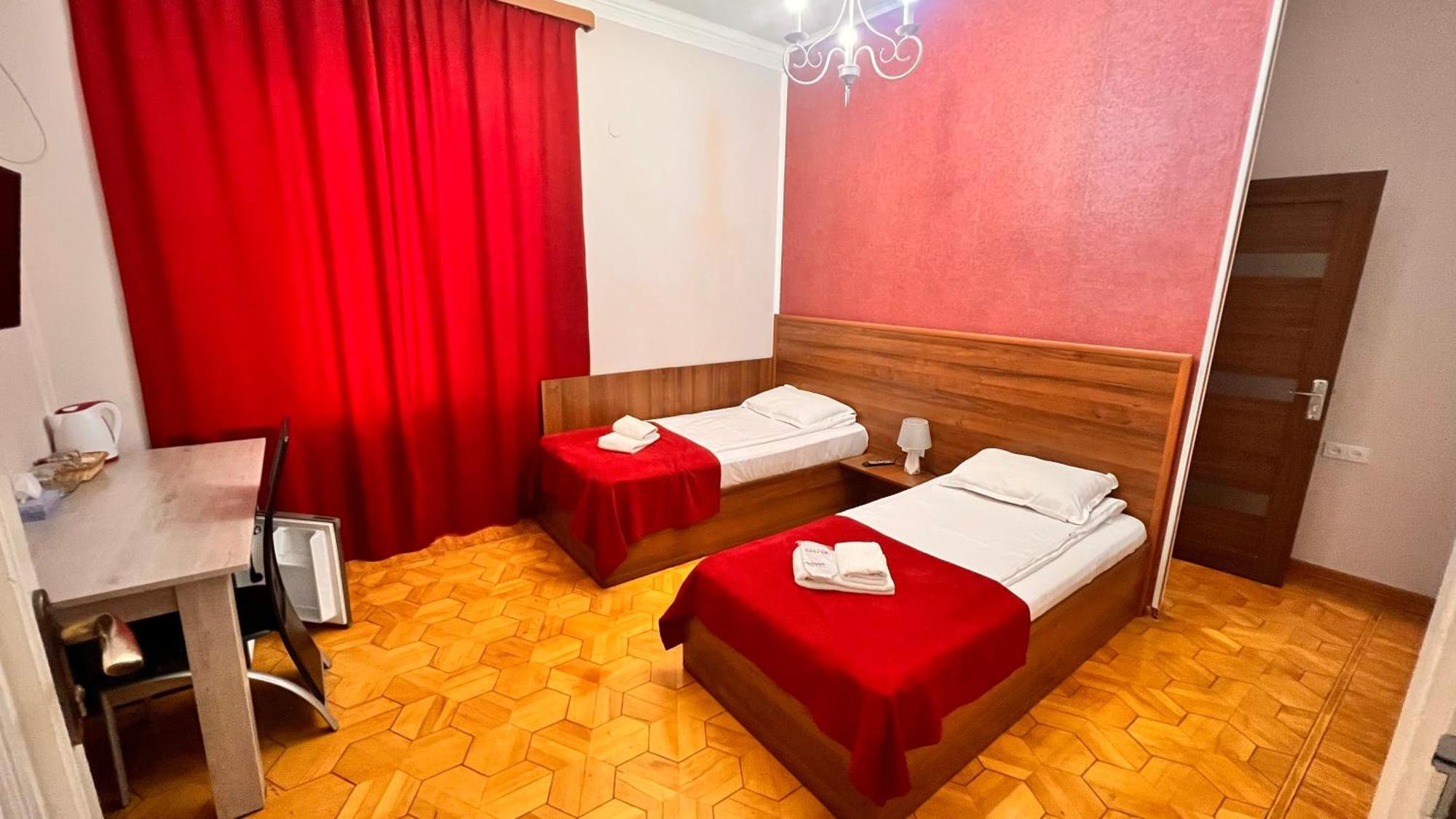 יירבאן Elross Hotel מראה חיצוני תמונה