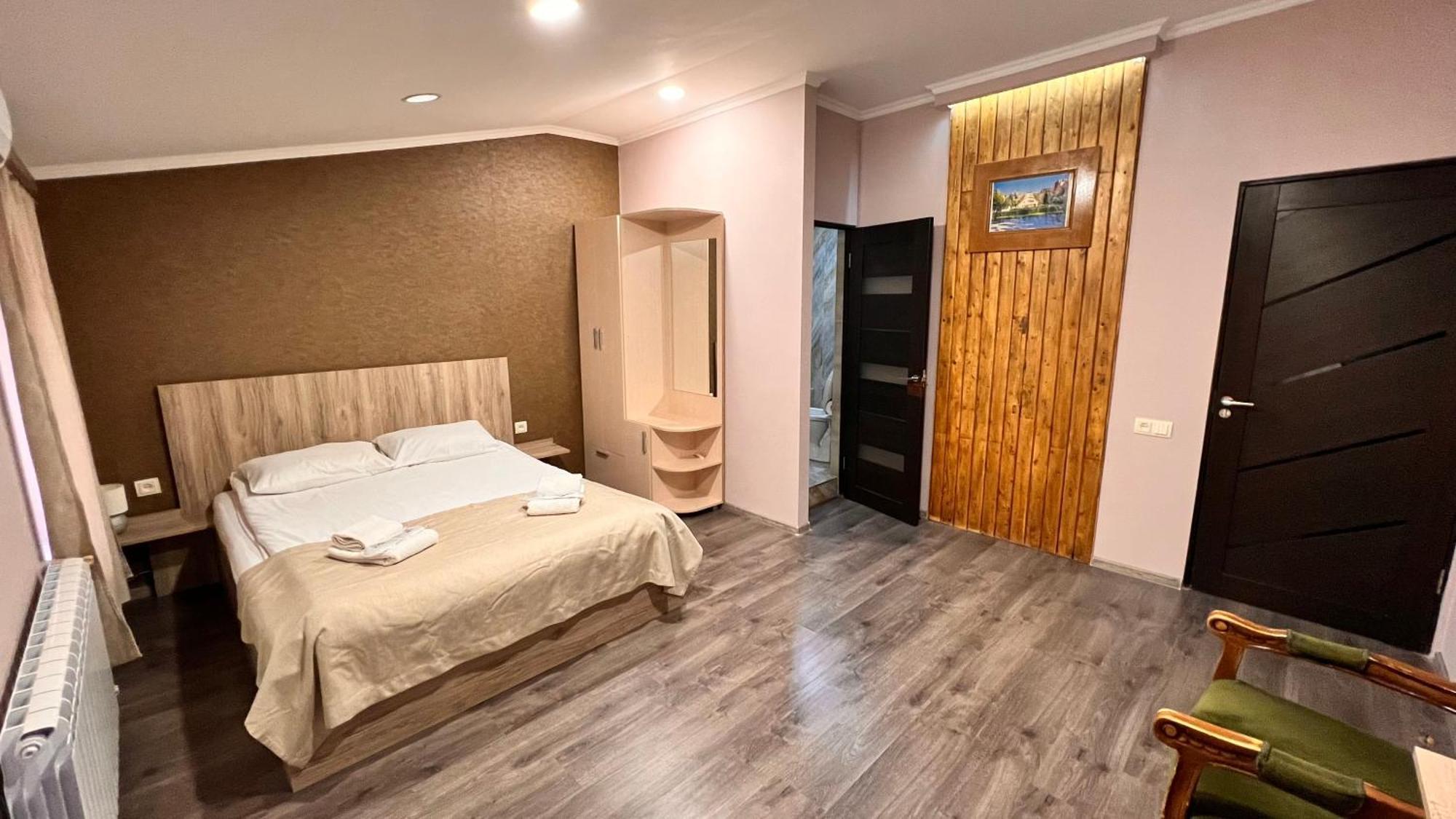 יירבאן Elross Hotel מראה חיצוני תמונה