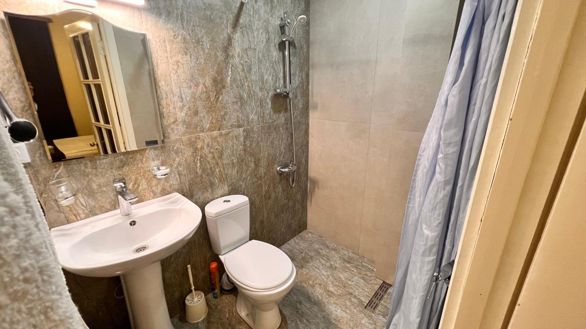 יירבאן Elross Hotel מראה חיצוני תמונה