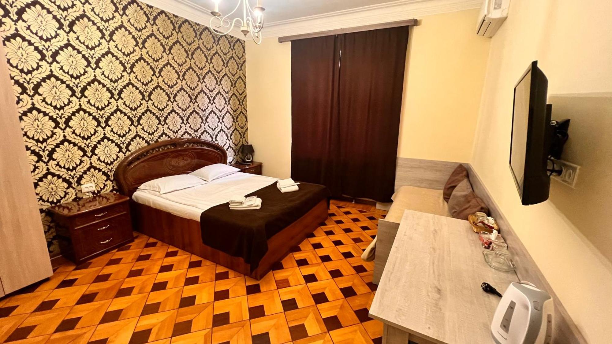 יירבאן Elross Hotel מראה חיצוני תמונה