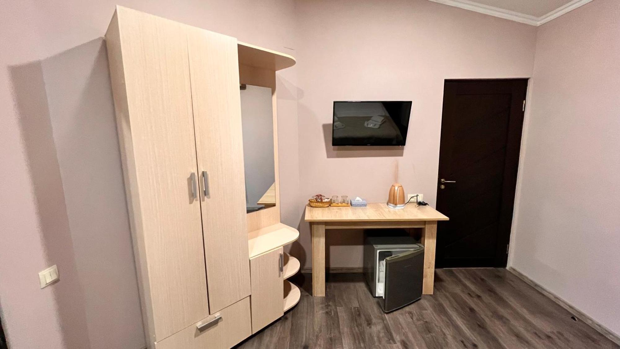 יירבאן Elross Hotel מראה חיצוני תמונה