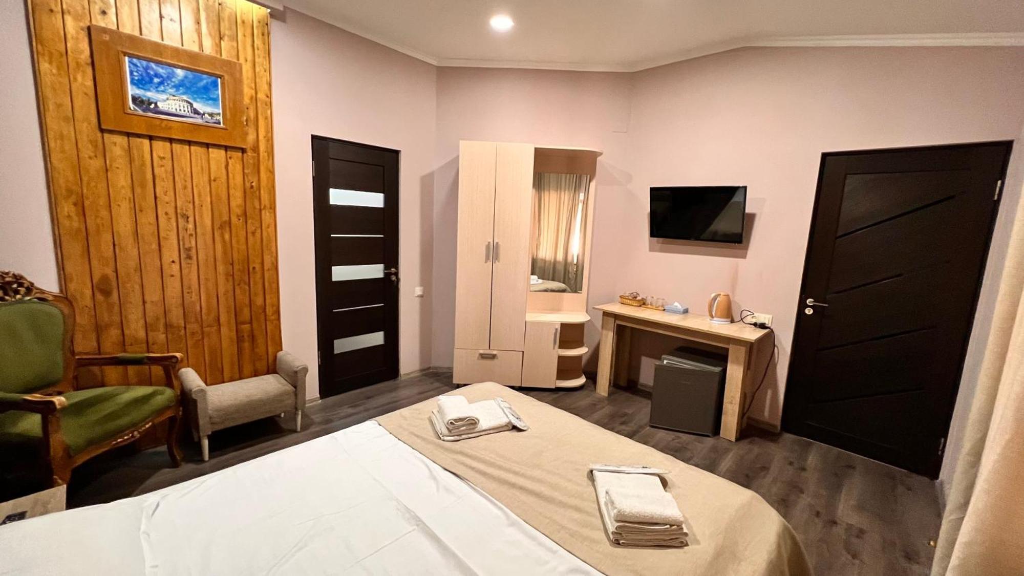 יירבאן Elross Hotel מראה חיצוני תמונה