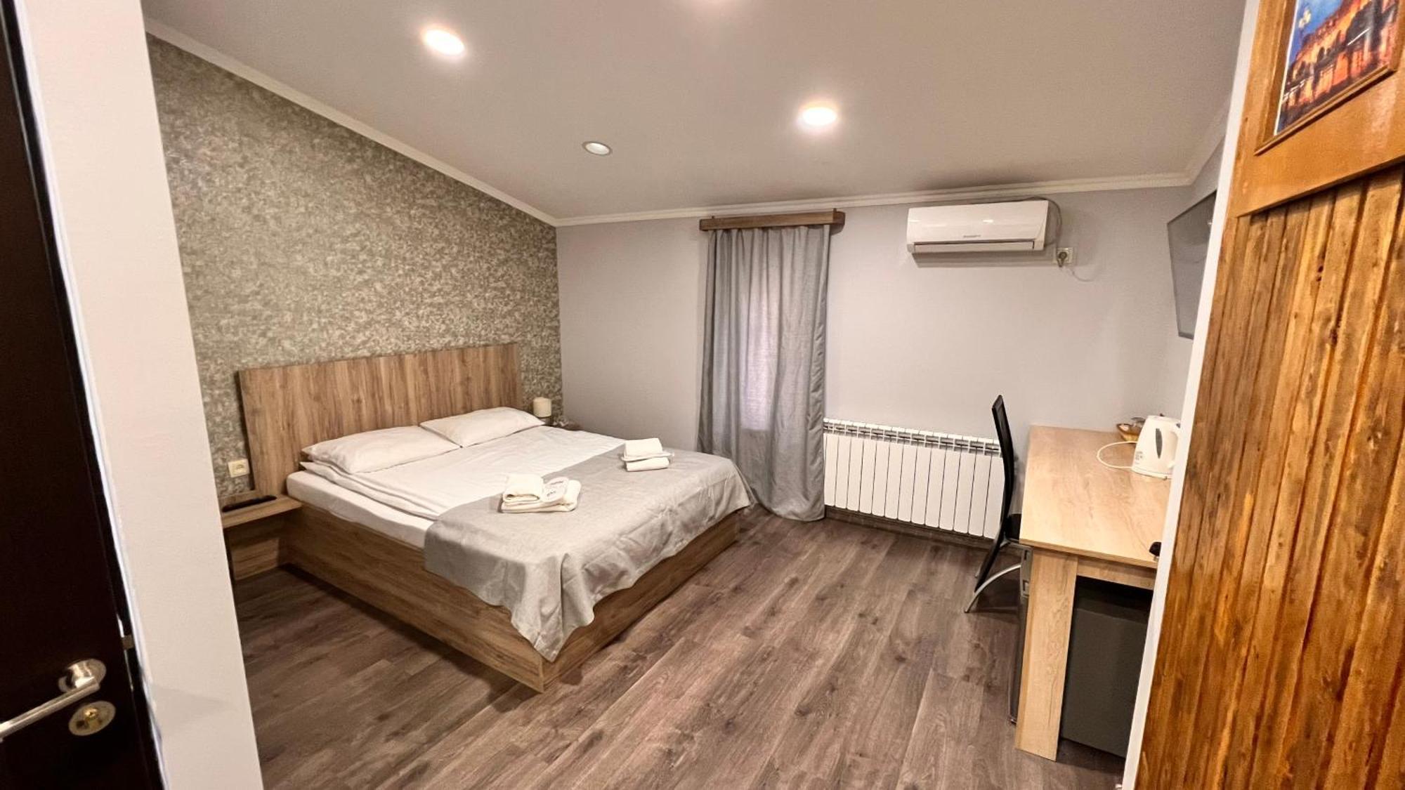 יירבאן Elross Hotel מראה חיצוני תמונה