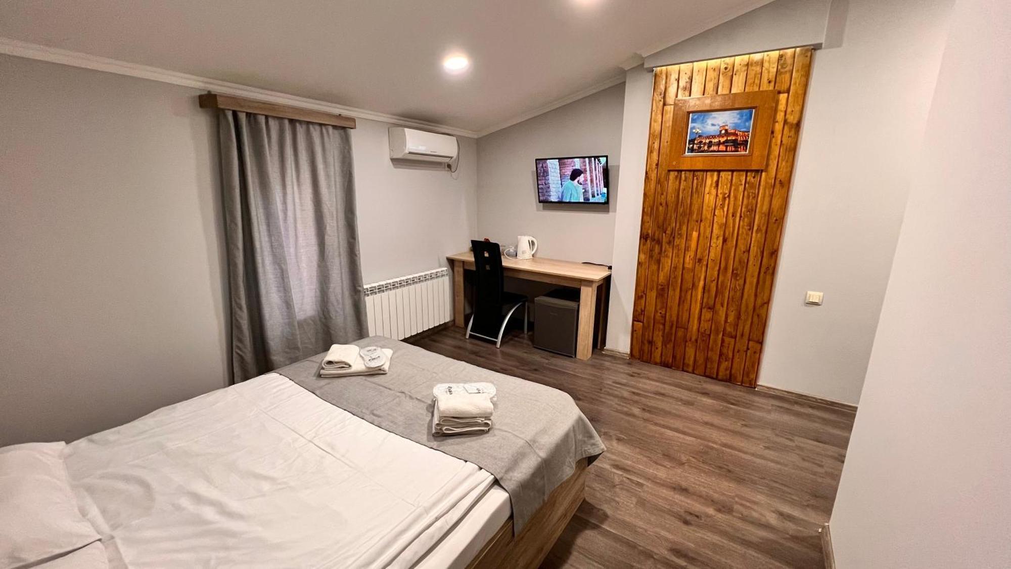 יירבאן Elross Hotel מראה חיצוני תמונה